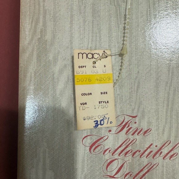 Chatelaine Sylvie TD-1750 Fine Collectible Porcelain Doll in Box W. Macy’s Tag - Picture 8 of 9